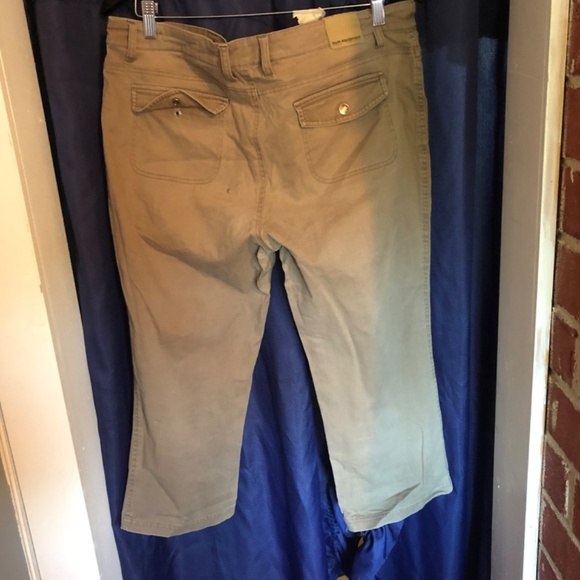 Green size 14  Bum Equipment stretchable cropped pants, zipper, belt buckles - Picture 4 of 10